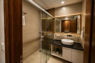 Hotel Kartikey Near Jio Centre - 4