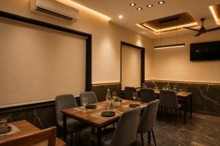 Hotel Kartikey Near Jio Centre - 8