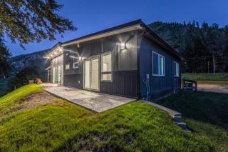 Luxury Riverfront Retreat on Montanas Iconic Blackfoot River with Hot Tub -  - 2