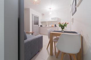 M6 Main Square Stylish One Bedroom - 6