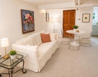 2BR Kitsilano suite inside Heritage home, steps from beaches, cafés & shops - 9