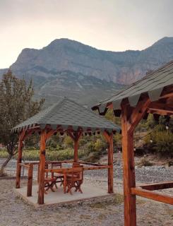 Bar Restaurant Hotel & Camping Vellezerit Gjelaj - 9