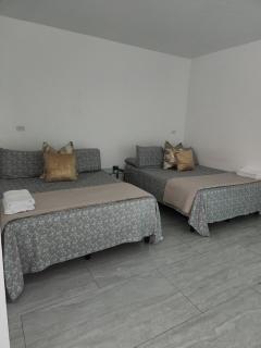 Luxury front Beach villa sleeps 10 playa Rosarito BC walking Distance Papas n Beers - 9