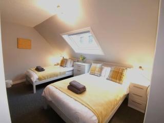 Superhost House Brechin sleeps 6, 3 bedrooms - 7