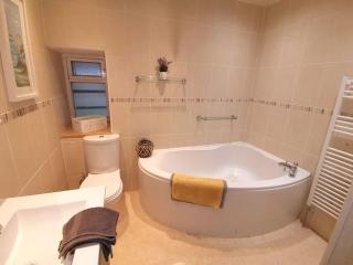 Superhost House Brechin sleeps 6, 3 bedrooms - 2