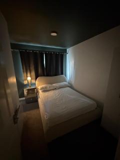 Modern 2B Flat - Walk 2 Station - Direct to London - 8