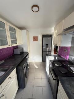 Modern 2B Flat - Walk 2 Station - Direct to London - 5
