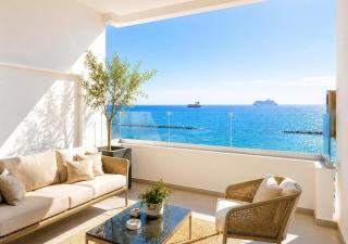 Beachfront apartment with sea view - 0