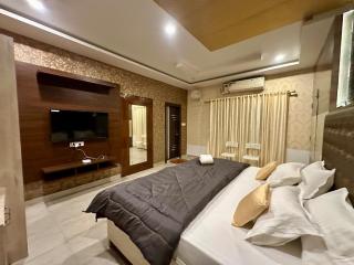Royal manor by Staymoksha - 1