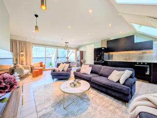 Penthouse in the middle of the city center - 5 bedrooms - all inlcusive - free parking - 0