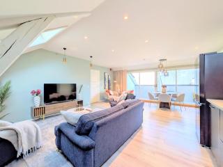 Penthouse in the middle of the city center - 5 bedrooms - all inlcusive - free parking - 8