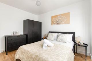 NEW-Modern Eco 4 Bed-Business and Leisure-Parking-EV Charger-By FabAccommodation - 8