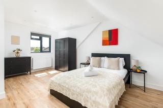 NEW-Modern Eco 4 Bed-Business and Leisure-Parking-EV Charger-By FabAccommodation - 9