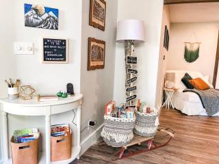 4BR Mad River Valley Chalet with View, Close to All - 4