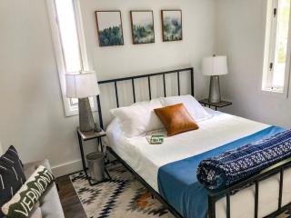4BR Mad River Valley Chalet with View, Close to All - 3