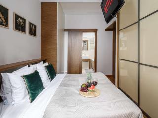Parkside Flat with Private Garage - 1