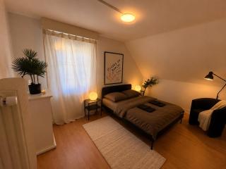 Cozy Modern Room with Netflix, WiFi and Self Check-in - 0