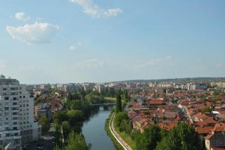 Oradea Gateway & 3BR by River & Quick Airport Exit - 4