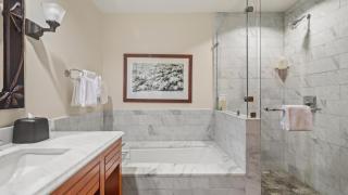 332 Lodge At Spruce Peak Ski In Ski In Ski Out King Studio By Stowe Mountain Rentals - Stowe - 1