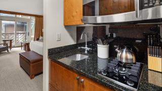 332 Lodge At Spruce Peak Ski In Ski In Ski Out King Studio By Stowe Mountain Rentals - Stowe - 2
