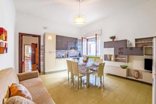 Sunny Sea View - Happy Rentals - 9