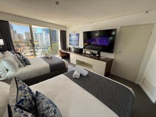 Ocean View Studio with Two Double Beds Central Surfers Paradise - 2