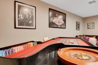 Close to Strip Pool Spa Roulette Table Golf - 2