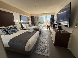Ocean View Studio with Two Double Beds Central Surfers Paradise - 8