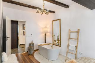 Mountain & Sunset View Apartment - Bathtub - Underground Parking - 9