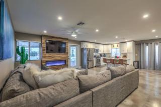 Las Vegas Retreat- Private Pool Game Room & Spa - 8