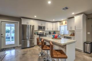 Las Vegas Retreat- Private Pool Game Room & Spa - 5