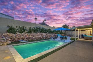 Las Vegas Retreat- Private Pool Game Room & Spa - 3