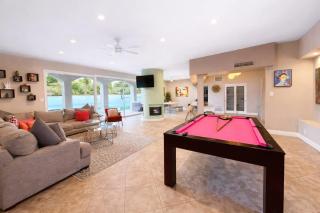 Vintage Vegas Retreat- Pool Spa Game Room & - 9