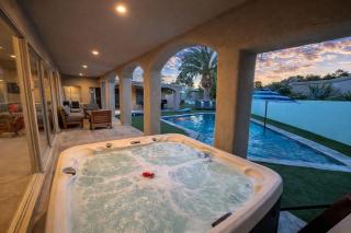 Vintage Vegas Retreat- Pool Spa Game Room & - 8