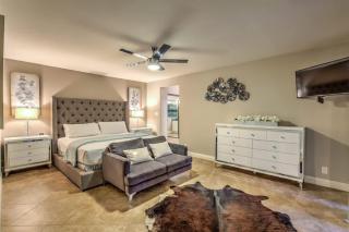 Vintage Vegas Retreat- Pool Spa Game Room & - 4
