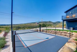 Luxury Bear Lake Getaway w/ Sports Court & Hot Tub - 8