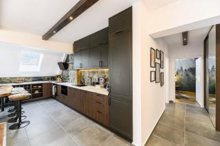 Mountain & Sunset View Apartment - Bathtub - Parking - 5