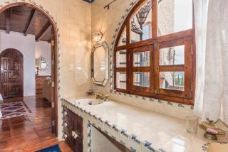 Old World Charm & Amazing Views in Historic Center - 6