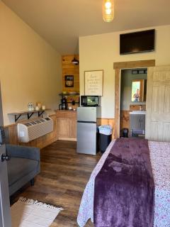 The Angler | Cross Stone Cabins • Walk to Rangeley Lake & Do - 6