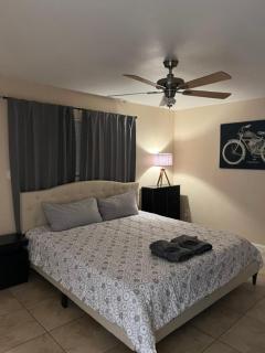 Cozy 6 bedrooms near Chinatown - 6