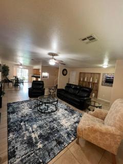 Cozy 6 bedrooms near Chinatown - 2