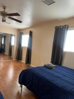 Cozy 6 bedrooms near Chinatown - 1