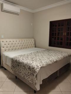 Quarto em Foz, ótima localização em casa familiar - 1