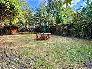 3BR Villa with Big Garden, Ping-Pong, Cinema, Bath - Gand - 8