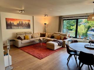 3BR Villa with Big Garden, Ping-Pong, Cinema, Bath - Gand - 2