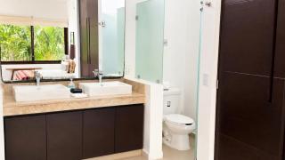 Townhome with private Rooftop & Jacuzzi - Beach across street - 1