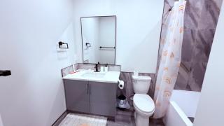 Bright & Cozy 2BR Walkout Suite - 5