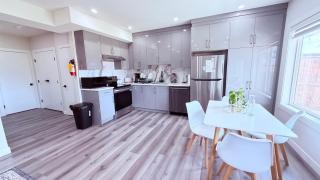 Bright & Cozy 2BR Walkout Suite - 8