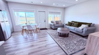 Bright & Cozy 2BR Walkout Suite - 7