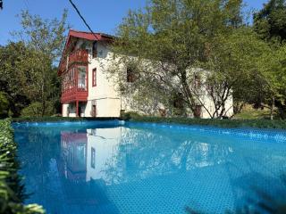Lutzin Etxea, Caserío Vasco con piscina, jardín y parking, a 15 min de Bilbao - 8